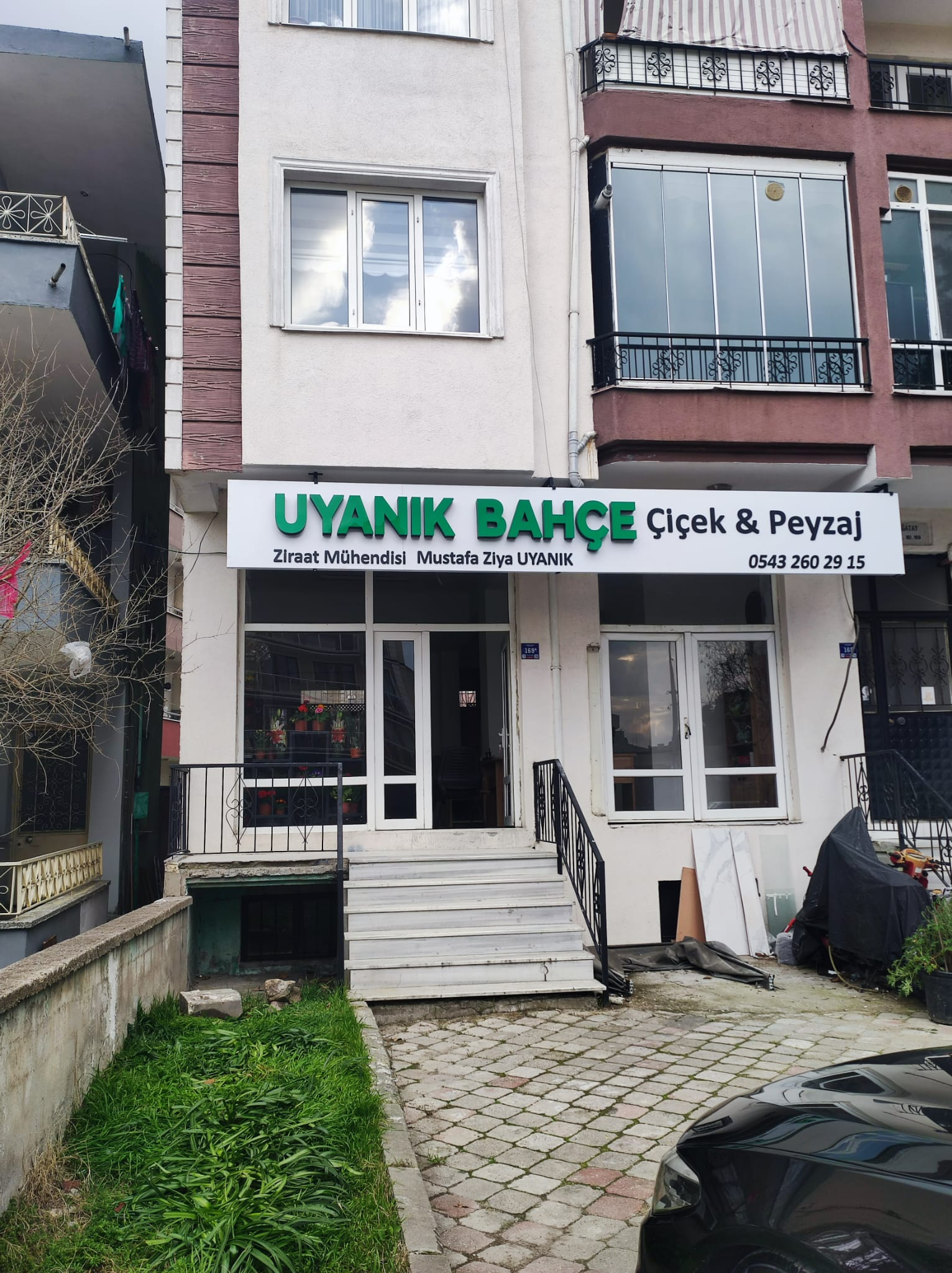 UYANIK BAHÇE ÇİÇEK & PEYZAJ